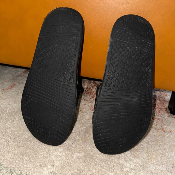 APL LUSSO SLIDES - Picture 3 of 11